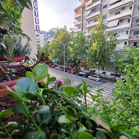 Hotel Martini Влёра Экстерьер фото