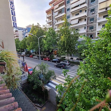 Hotel Martini Влёра Экстерьер фото