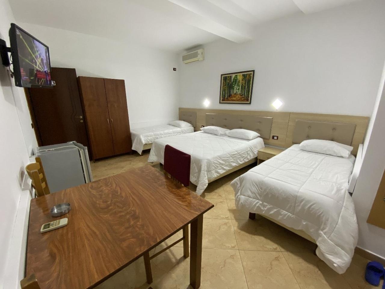 Hotel Martini Влёра Экстерьер фото