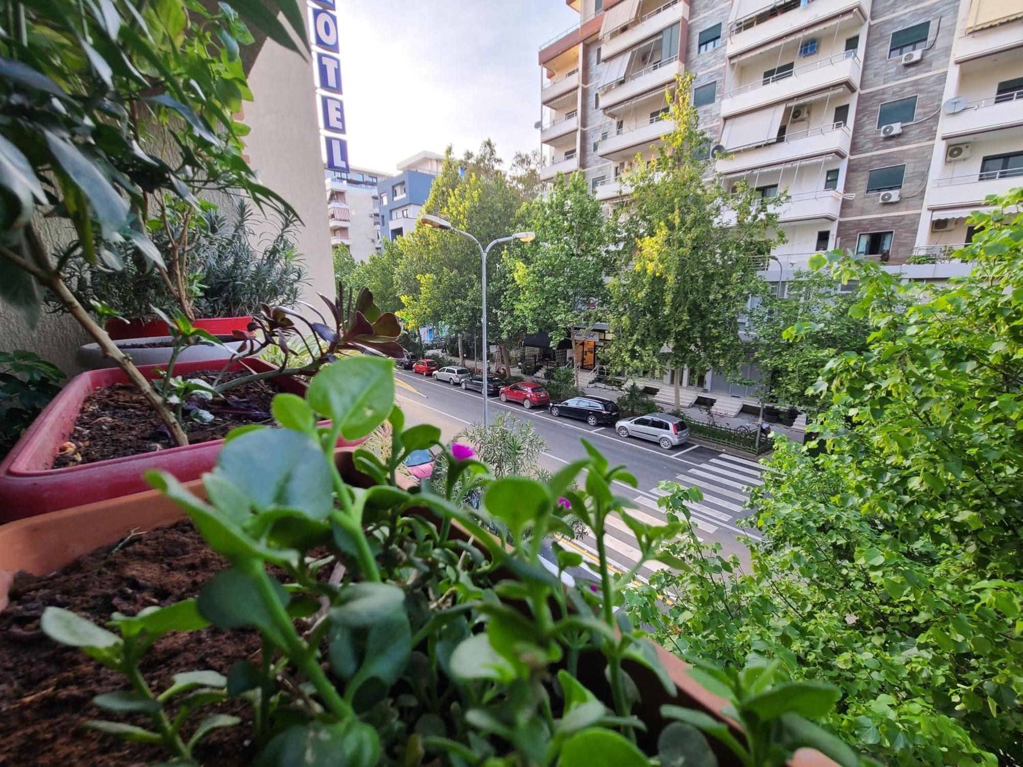Hotel Martini Влёра Экстерьер фото