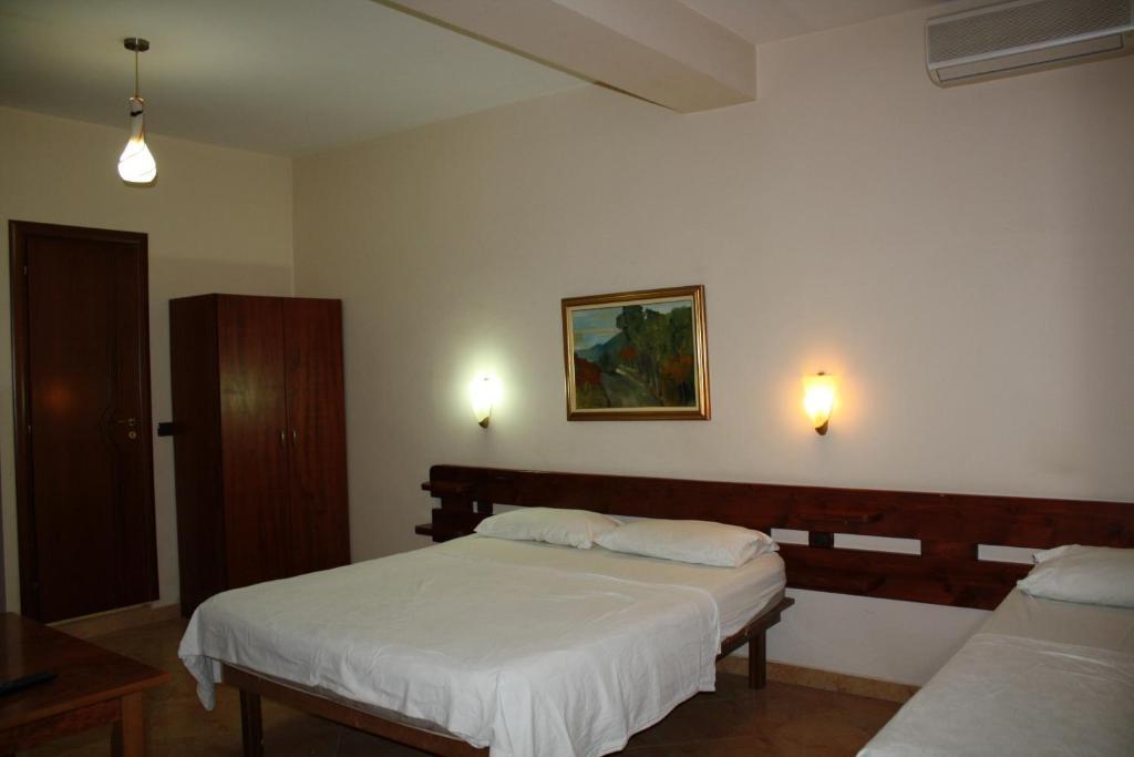 Hotel Martini Влёра Экстерьер фото